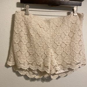 BANANA REPUBLIC    Cream short   Size 10P